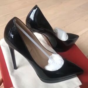 Authentic & New Valentino garavani black patent leather pumps 38.5